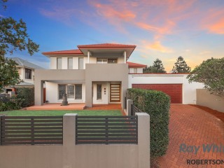 HIGH-SPECCED AND SUPER-SIZED: PRESTIGE RESIDENCE IN HEART OF EIGHT MILE PLAINS