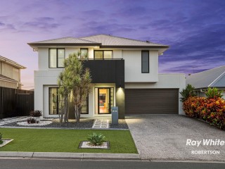 EX-DISPLAY - LARGE, LUXE FAMILY HOME IN PRIZED COMMUNITY!