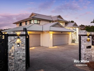 SECLUDED LUXURY SANCTUARY IN ROBERTSON!
