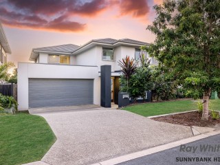 DESIGNER LIVING WITH LOW MAINTENANCE IN PRIZED ESTATE OF ROCHEDALE