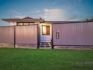 PRIVATE HAVEN WITH POOL IN POPULAR ROCHEDALE SOUTH