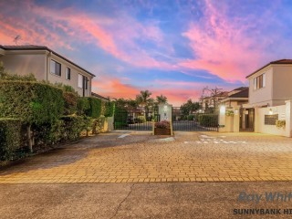 FULLSIZE HOUSE IN EXCLUSIVE GATED ESTATE OF ROBERTSON