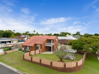 Immaculate, updated family home on a huge 731m2 block