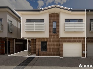 Stylish Two-Level Townhouse in a Prime Eight Mile Plains Location