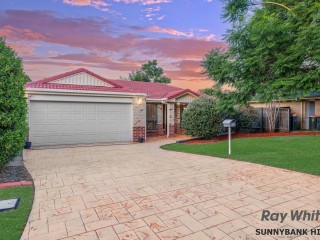 CLASSICAL FAMILY HOME IN STRETTON STATE CATCHMENT